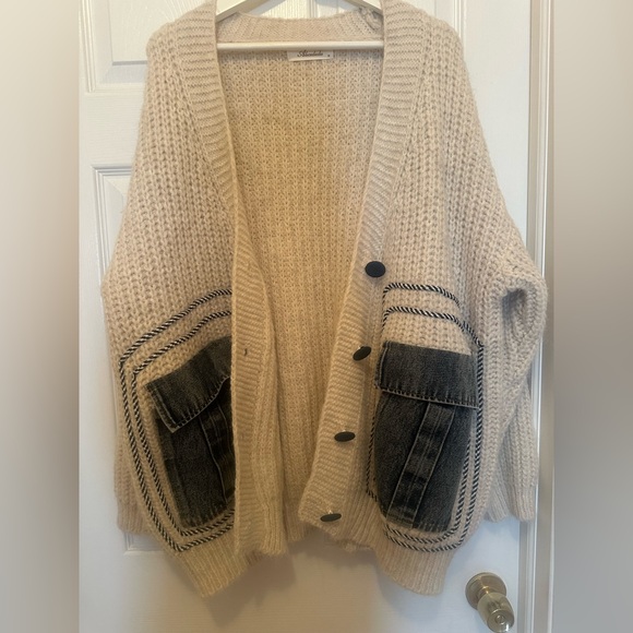 Cozy Cream Cardigan with Denim Accents - Picture 3 of 8